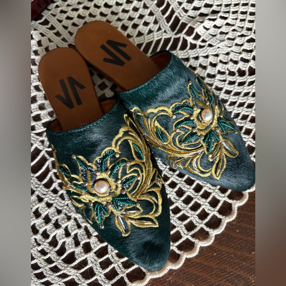 Silvia Cobos Elegant Green Embroidered Women's Mules